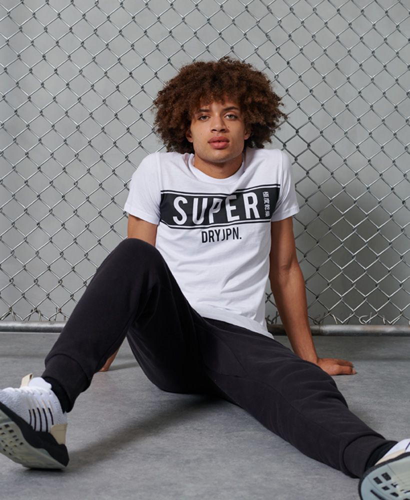 Simple yet stylish the SDRY panel T-shirt is exactly what your wardrobe needs.Slim fit – designed to fit closer to the body for a more tailored lookClassic ribbed crew necklineShort sleevesPrinted graphic
