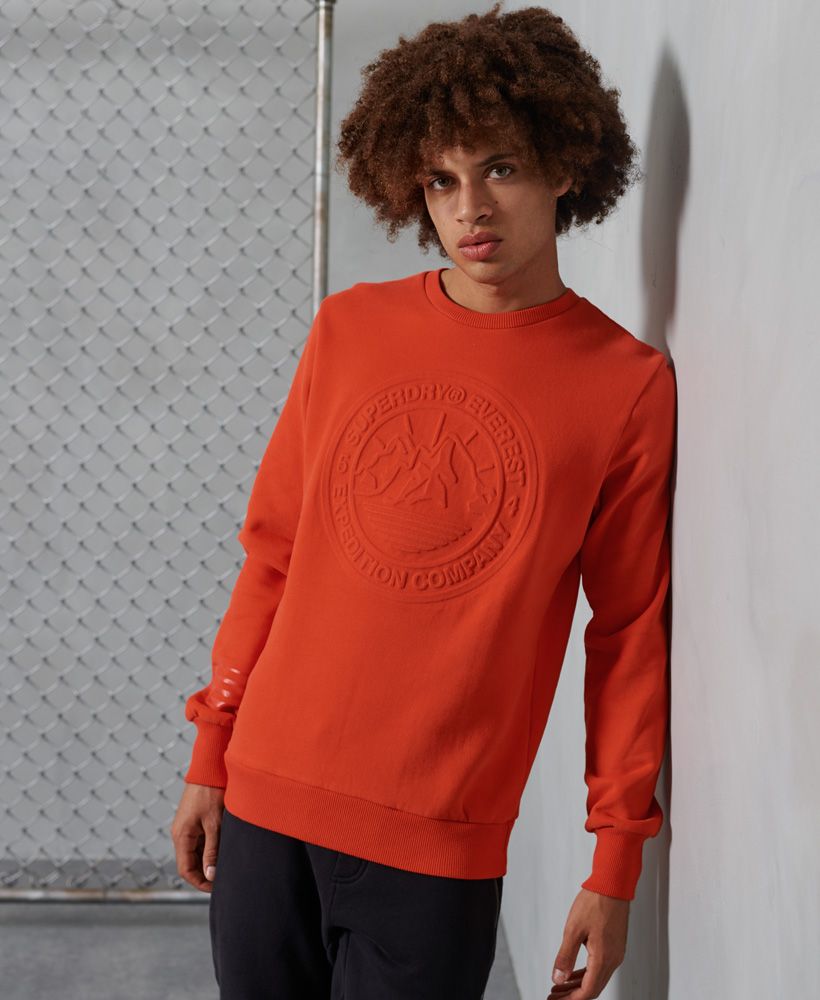 Relax in style? Look no further than the Everest crew sweatshirt. This soft fleece lined crew sweatshirt features a ribbed collar, cuffs and hem and an embossed logo on the chest.Slim fit – designed to fit closer to the body for a more tailored lookCrew necklineRibbed collar, cuffs and hemSoft fleece liningStriped detailingEmbossed logo
