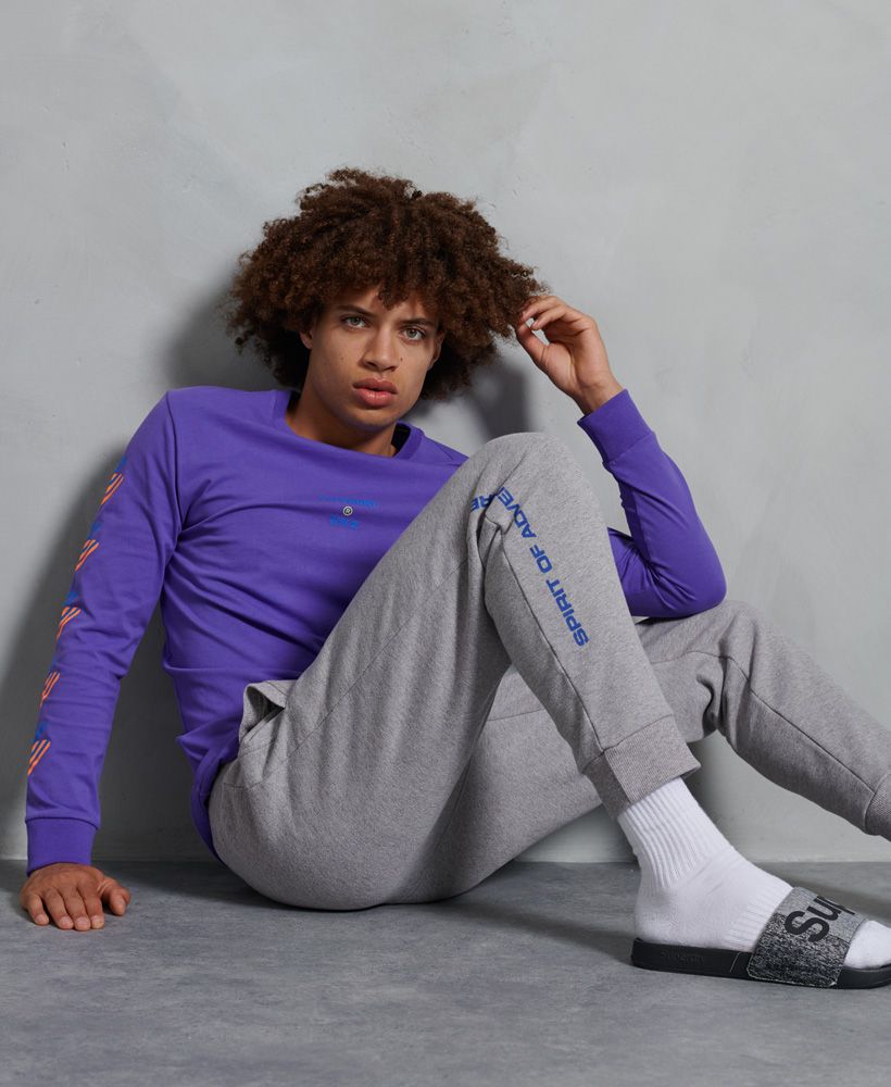 Be comfy in your base camp, or reach your peak in style with these fleece lined joggers. Inspired by one of the greatest mountaineering expeditions in history, these joggers are bound to make you look and feel amazing.Elasticated drawstring waistRibbed cuffsTwo front pocketsEverest logoPrinted logo