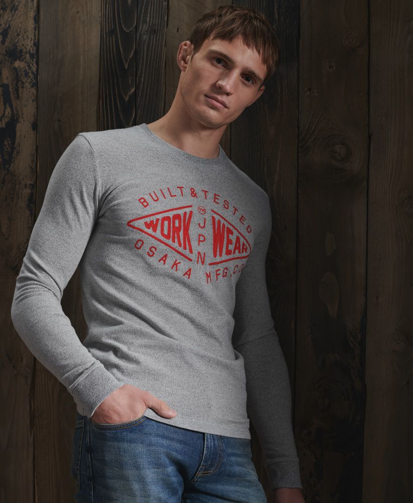 For the ultimate workwear look with a vintage vibe, this Modern Workwear Top is ideal for your everyday wardrobe.Slim fit – designed to fit closer to the body for a more tailored lookCrew necklineLong sleevesSignature logo patchEmbroidered chest logo
