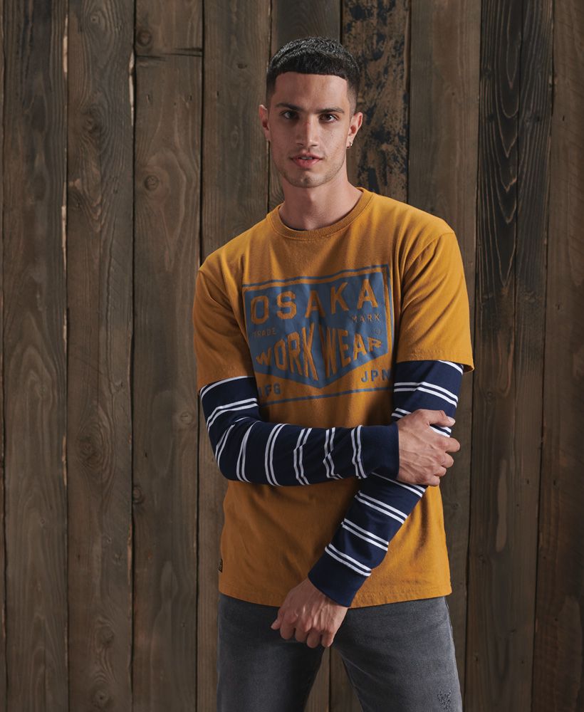 Giving a modern update to a classic, the Modern Workwear T-shirt features a textured front graphic, short sleeved design and ribbed crew neckline.Relaxed fit – the classic Superdry fit. Not too slim, not too loose, just right. Go for your normal sizeShort sleevedRibbed crew necklineTextured GraphicSuperdry patch logo