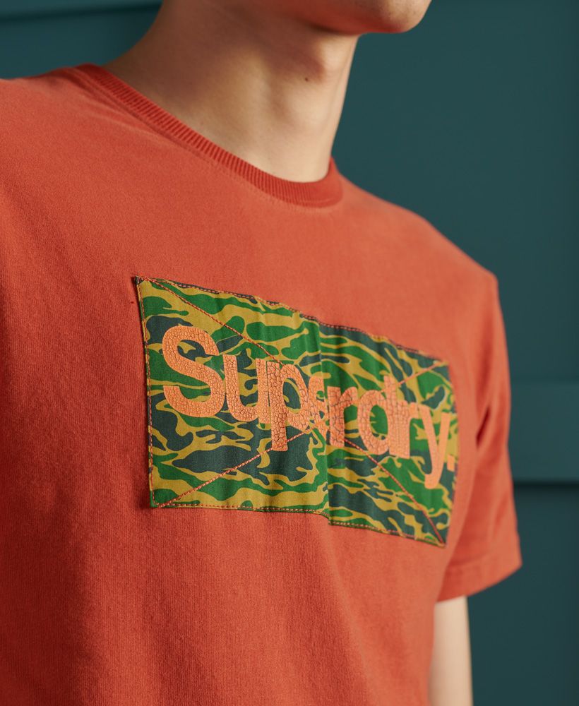 Simple but unique, the Core Logo Canvas tee features a slim fit design. Will look great paired with a classic cargo trouser to complete the look this season.Slim fit – designed to fit closer to the body for a more tailored lookClassic crew necklineShort sleevesSuperdry logo brandingSignature logo patch