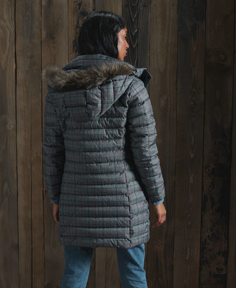 The coat that never goes out of style, the Super Fuji Jacket is a classic puffer jacket featuring a zip and popper fastening, faux fur trim, three front pockets and elasticated cuffs.Zip and popper fasteningTwo front zipped pocketsElasticated popper cuffsFaux fur trimSingle breast pocketBungee cord hoodThe padding in this jacket is 100% Recycled Polyester – each jacket contains up to 10 recycled bottles, this avoids these bottles being sent to landfill or polluting our oceans.