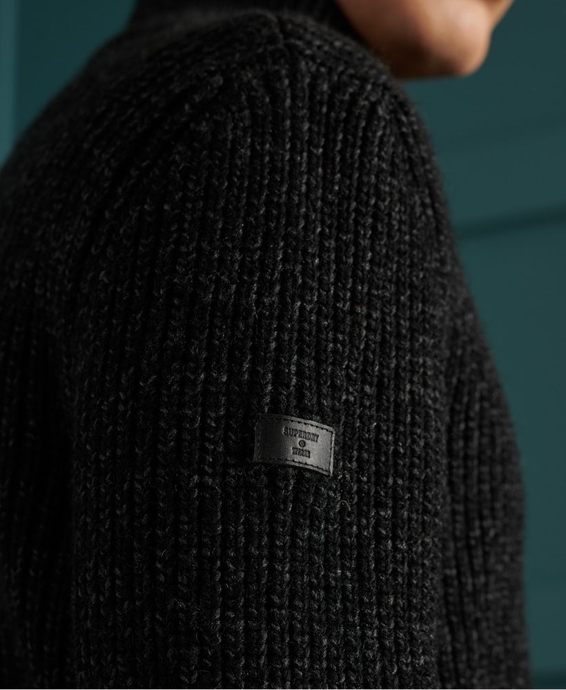 Looking for that extra layer this season? Look no further, our Downhill Zip Through cardigan is the essential item for giving you that extra layer of warmth this season.Main zip fasteningTwo front pocketsRibbed collar, cuffs and hemSignature logo badge