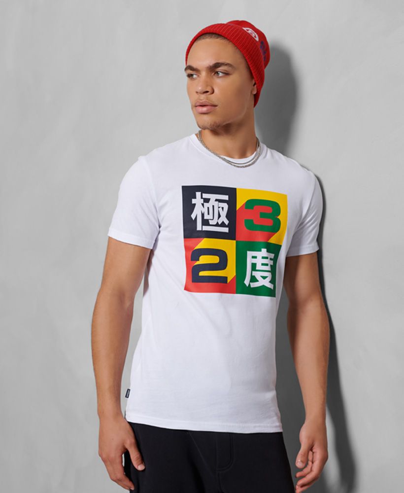 These port and starboard tees are sure to float your boat and keep you looking your best, front and back.Slim fit – designed to fit closer to the body for a more tailored lookShort sleevesCrew necklinePrinted graphicsTextured graphicsSignature logo tab