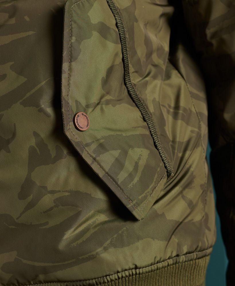 Take to the skies in the Souvenir Pilot Bomber, inspired by classic aviator fashion and designed to give you the ultimate retro look.Zip fasteningRibbed cuffs and hemTwo pocketsAll over camo printSignature logo patchEmbroidered graphic on the back