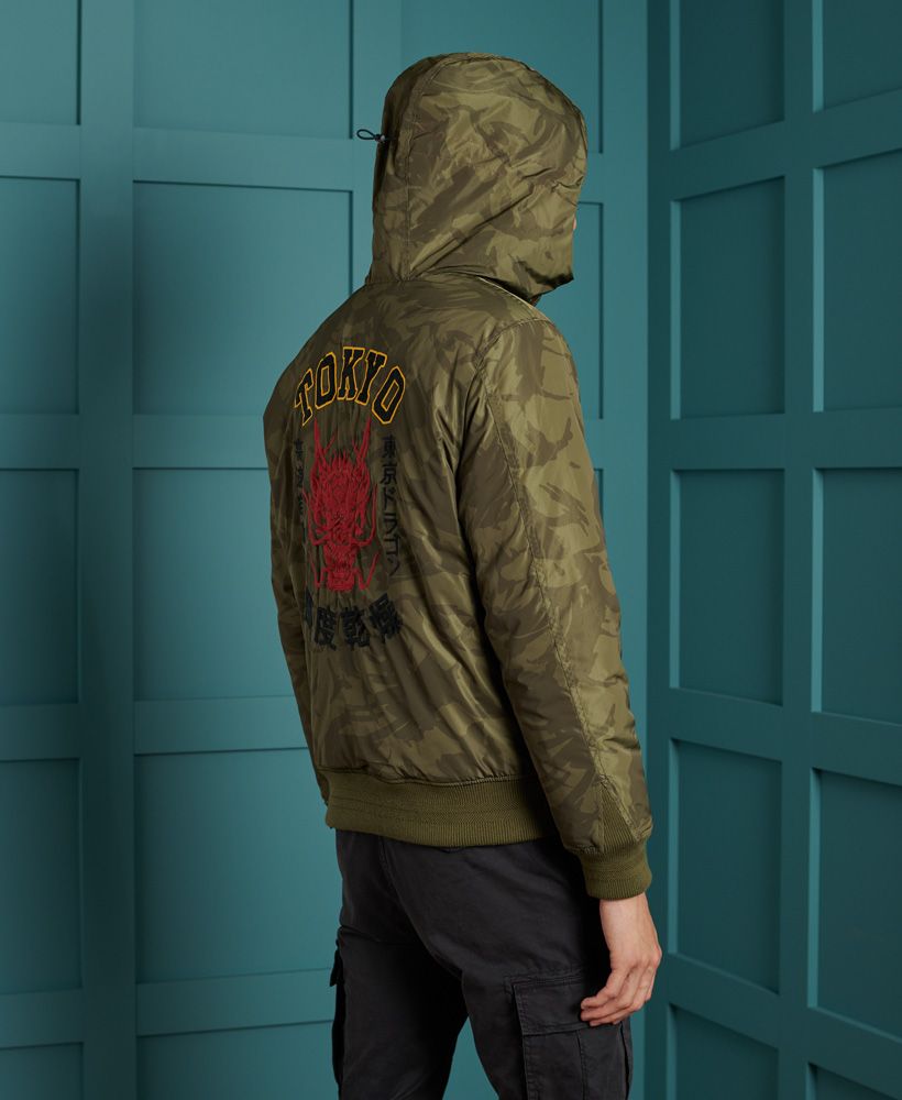 Take to the skies in the Souvenir Pilot Bomber, inspired by classic aviator fashion and designed to give you the ultimate retro look.Zip fasteningRibbed cuffs and hemTwo pocketsAll over camo printSignature logo patchEmbroidered graphic on the back