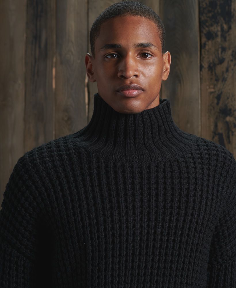 Perfect for keeping warm this season, this jumper features a high roll neck and thick knit design essential for keeping the cold out.Roll neck designRibbed collar, cuffs and hemKnit designSignature logo patch