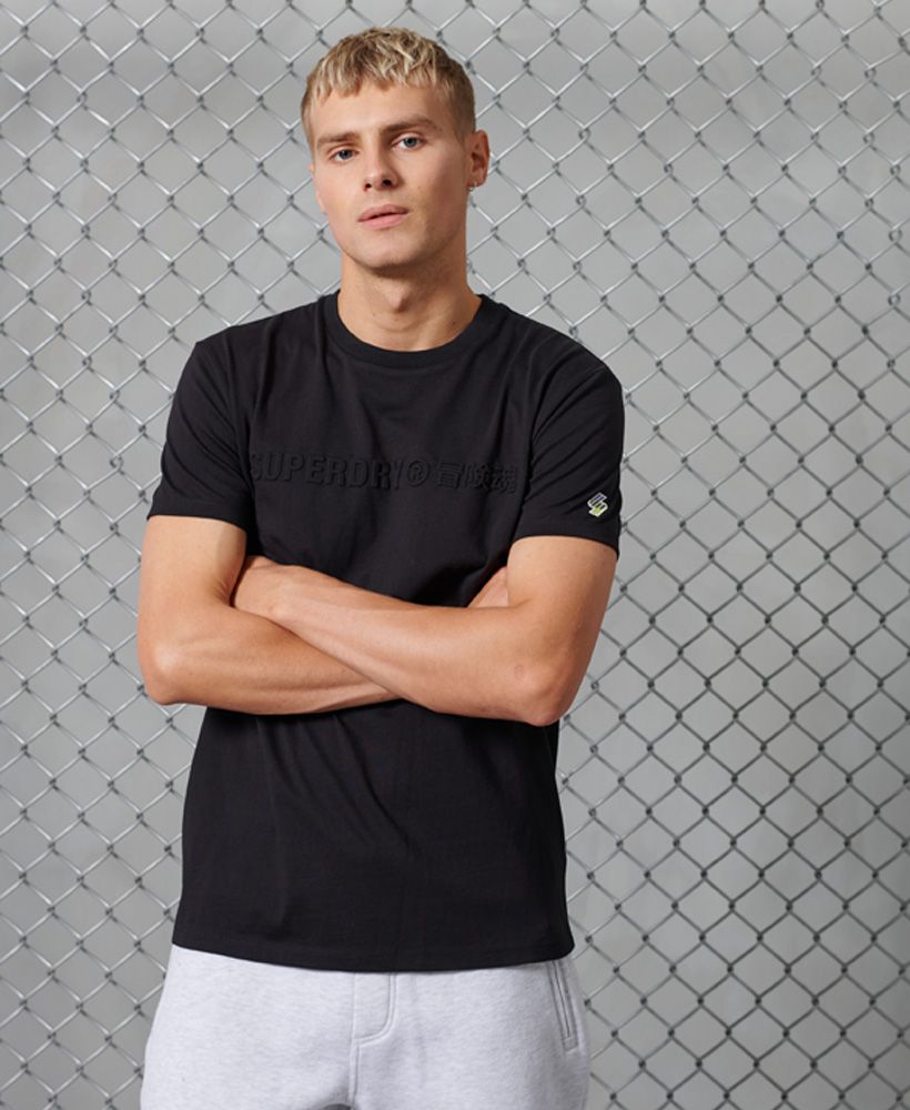 Update your sportswear this season with the Sportstyle Energy Embossed T-Shirt. Create a relaxed athleisure look on your rest days from the gym by pairing this tee with your favourite joggers to complete your outfit.Classic crew necklineShort sleevesEmbossed Superdry logoSignature badge