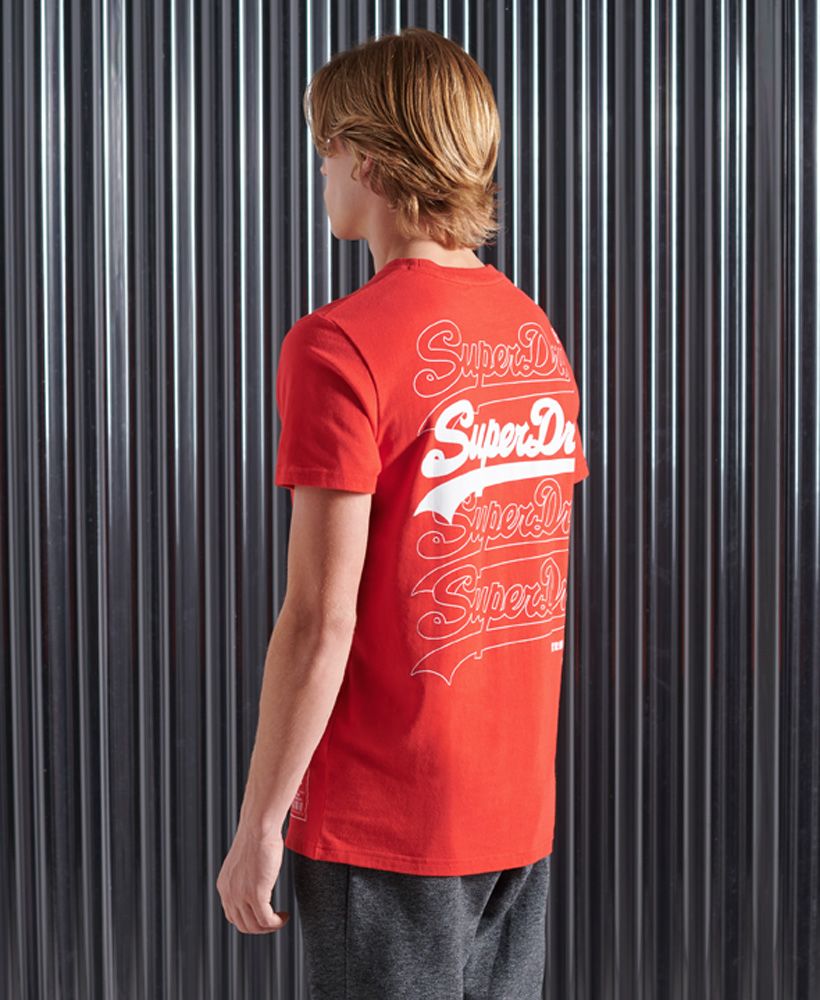 It's business in the front and party in the back with the Vintage Logo multi T-shirt. Featuring a plain design from the front but multiple Superdry Vintage logo graphics from the back.Slim fit – designed to fit closer to the body for a more tailored lookRibbed crew necklineShort sleevesTextured graphic
