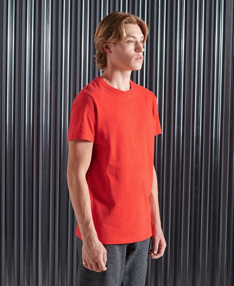 It's business in the front and party in the back with the Vintage Logo multi T-shirt. Featuring a plain design from the front but multiple Superdry Vintage logo graphics from the back.Slim fit – designed to fit closer to the body for a more tailored lookRibbed crew necklineShort sleevesTextured graphic