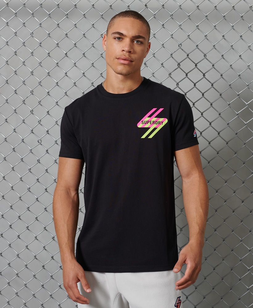 Pump some energy into your sporty wardrobe with the Sportstyle Energy Tee, designed to make you stand out and be bold.Relaxed fit – the classic Superdry fit. Not too slim, not too loose, just right. Go for your normal sizeCrew necklineShort sleevesPrinted graphicsEmbroidered signature logo