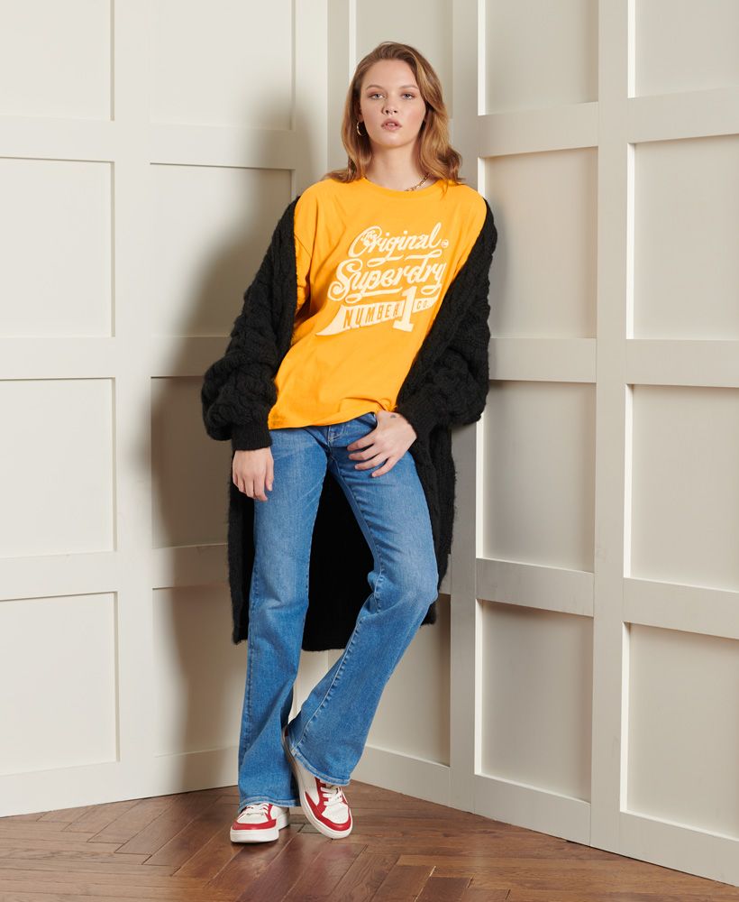 You can't go wrong with a Heritage inspired tee, introducing the Heritage 9 Box T-Shirt featuring a textured print and signature logo tab.Boxy fit – looser and more flowing, for those times when you need room to moveCrew necklineShort sleevesTextured logoSignature logo tab