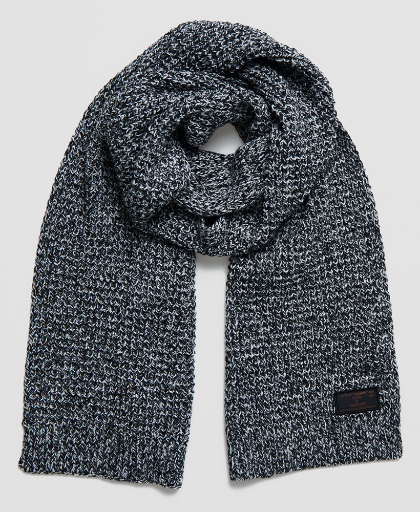 With Autumn and Winter comes the cold breezes and chilly mornings. Wrap up with one of our Stockholm scarfs that's both warm and stylish.Cable knitSignature logo patchL: 161cm x W: 25.5cm