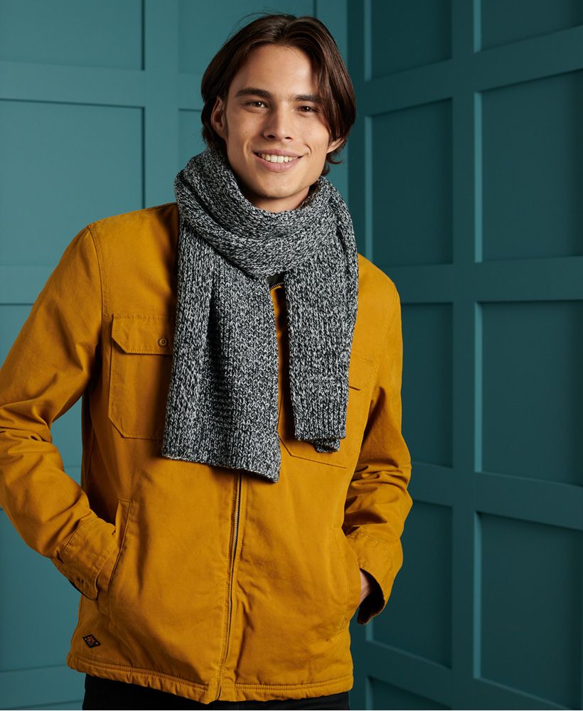 With Autumn and Winter comes the cold breezes and chilly mornings. Wrap up with one of our Stockholm scarfs that's both warm and stylish.Cable knitSignature logo patchL: 161cm x W: 25.5cm