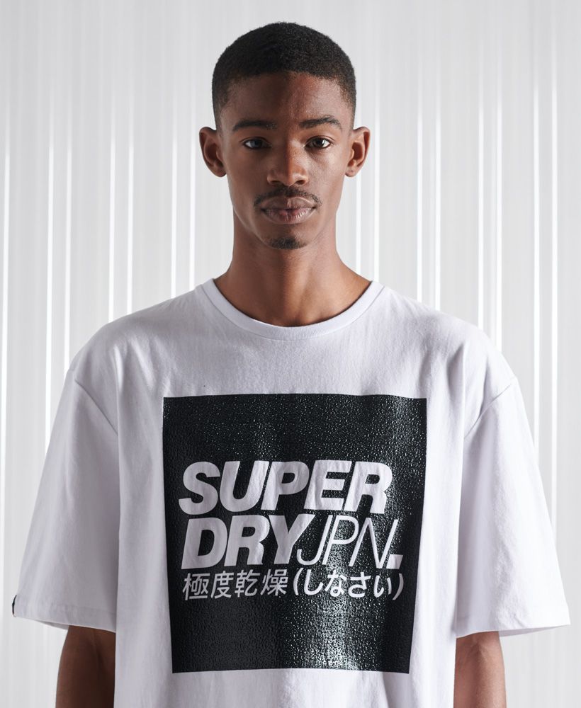 Japanese inspired Streetwear 9 Oversized T-shirt brings you an edgy feel to a classic oversized tee, featured a printed front graphic inspired by the streets of Japan.Oversized fit – exaggerated and super relaxed, let your style flowShort sleevesRibbed crew necklineTextured front graphicSignature logo tab