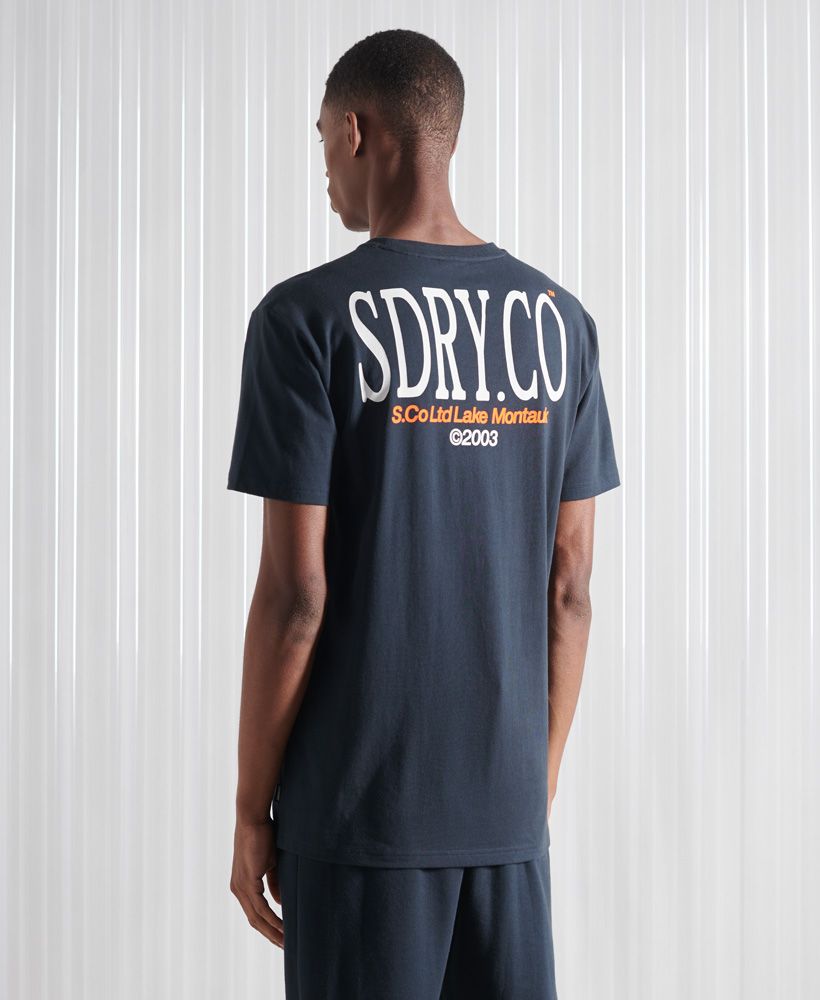 Update your basics this season with the Yacht Prep tee. The perfect essential for completing any outfit.Relaxed fit – the classic Superdry fit. Not too slim, not too loose, just right. Go for your normal sizeRibbed crew necklineShort sleevesTextured graphicsTextured logosSignature logo tab