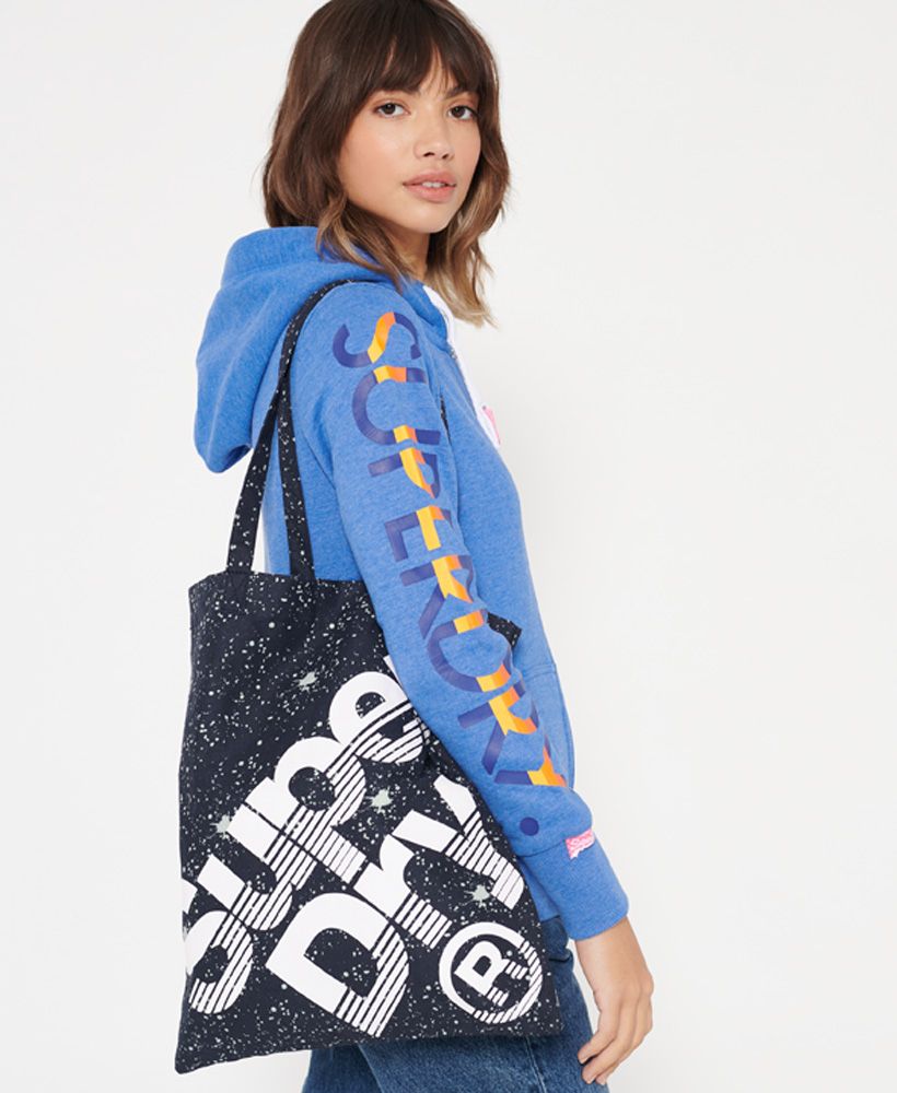 Superdry women's Calico tote bag. This tote-style bag features a large main compartment, two over the shoulder handles and a large textured Superdry logo on the front.H 42cm x W 38cm x D 1cm