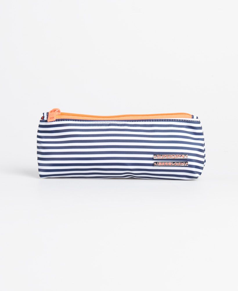 A back to school essential, this Super Pencil Case features an all over print design and our signature logo badges.Zip fasteningAll over print designSignature logo badges
