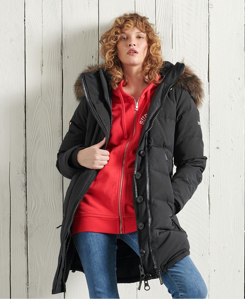 The coat that never goes out of style. The Premium Down Classics Rescue Parka Coat features a 90/10 responsible sourced down filling, double zip fastening, double cuffs, bungee cord hem, front pockets and a soft faux fur trim.Double zip and button fasteningBungee cord hemTwo front zipped pocketsDouble cuffFaux fur trimBungee cord hoodSuperdry metal logo90/10 Down paddingSuperdry is certified by the Responsible Down Standard to confirm that our down filled products are sourced to ensure animal welfare.
