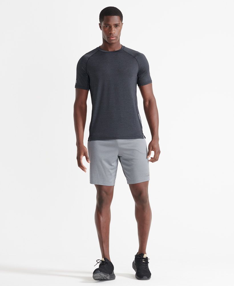 Superdry men's Loose Cooling T-shirt. Designed with performance in mind, this short sleeve t-shirt features a loose fit, giving you room to move comfortably. This is finished with split side seams and subtle Superdry Sport branding on sleeves and side seam. A perfect addition to your gym collection.