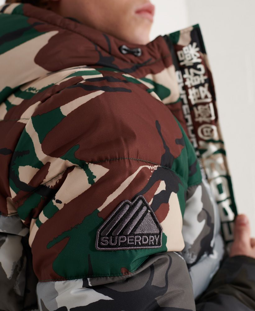 You won't go unseen in the Camo Mix Sports puffer jacket this season, featuring an all over camo print design.Main coated zip fasteningThree pocket designBungee-cord adjuster hood and hemFleece liningRibbed cuffsSignature logo badgeSignature logo tabThe padding in this jacket is 100% Recycled Polyester – each jacket contains up to 10 recycled bottles, this avoids these bottles being sent to landfill or polluting our oceans.