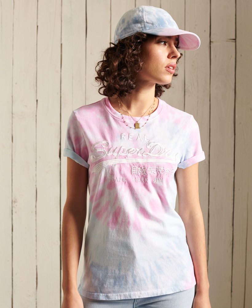 Superdry women's Vintage Logo Tie-Dye T-shirt. Update your t-shirt collection, with this classic style crew neck tee. This features an all over colour design and is finished with an embroidered vintage Superdry logo across the chest.Slim fit – designed to fit closer to the body for a more tailored look