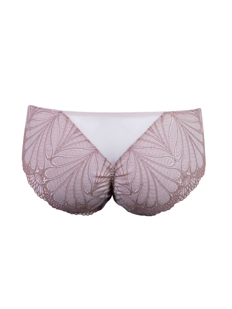 These Wonderbra briefs are the perfect match to the refined glamour bras. These shorts feature a little triangular tulle panel at the back to define your curves, making them ultra feminine! They've been created in an ultra-comfy stretch lace and feature girly petal and arabesqure patterns, with a fully lined gusset. You'll soon be unable to do without this piece of genuinely chic, comfortable lingerie!