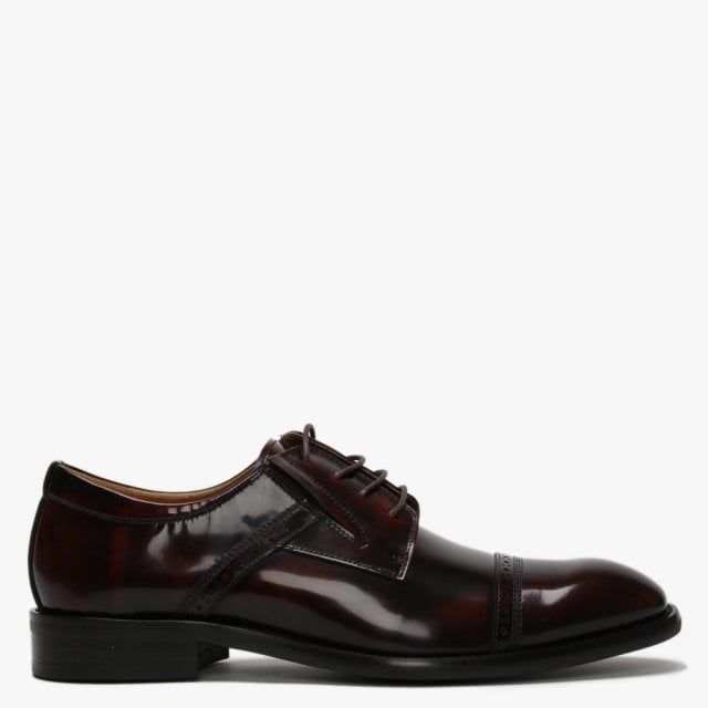 The Daniel Xlol Patent Leather Lace Up Brogues are a classic style and wardrobe staple. This New Season version is the perfect addition to your wardrobe. The ‘Xlol’ men's dress shoes are crafted from a premium patent leather upper with leather lining and a comfy rubber sole. The lace up upper provides an easy wear and ensures the perfect fit. Heritage brogue designer adds detail to the upper as well as top stitching and raised seaming. Signature Daniel branding is seen on the foot-bed.