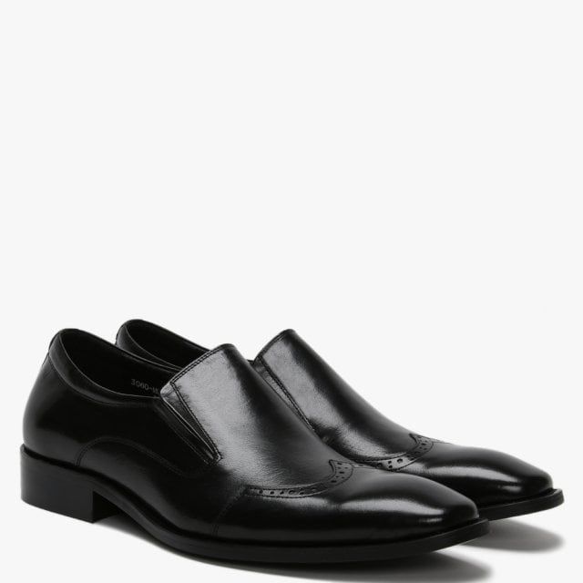 The Daniel Xone Leather Brogue Loafers are part of the New Season collection. This classic dress style is crafted from a premium leather upper with leather lining and a comfy rubber sole. An easy to wear slip on style featuring concealed elasticated inserts. Heritage brogue detailing adds detail to the upper. Signature Daniel branding is seen on the foot-bed.