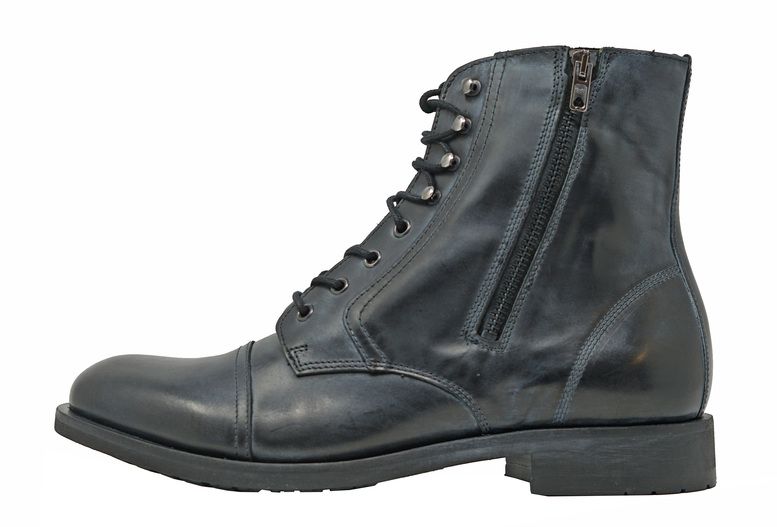 Diesel D-SERBERHUS Black Ankle Boots. Diesel D-SERBERHUS Y02163 PR030 T8013 Boots. 100% Leather Upper. Lace Fasten With Zip Opening. Faded Worn Look. Diesel D-SERBERHUS Y02163 PR030 T8013 Boots