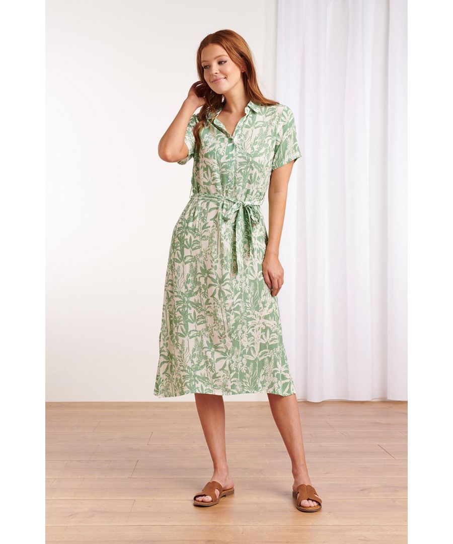 Dit item is gemaakt van 54% viscose en 46% rayon, en voelt daardoor heerlijk luchtig aan. Deze soepel vallende midi jurk heeft een mix van 2 subtiel gecombineerde prints. Verder heeft de jurk een kraag, korte mouwtjes, een strikceintuur en een knoopsluiting tot aan de taille.\n\nPrint: jungle\nPasvorm: losvallend\nLengte: midi\nModel: 1.80 lang en draagt S/36\n\nMade in P.R.C\n\n\nMateriaal: 54% Viscose, 46% rayon\n\n\nKleur: Soft green- white