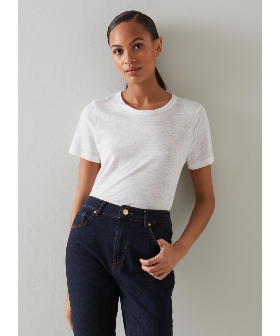 Cool, light and just a little more luxurious than an everyday tee, our Lulu T-shirt is crafted in Portugal from white linen. It has a round neck, short sleeves and a relaxed fit. Wear it with a pair of wide-leg trousers and some espadrilles for a suitably coastal look.