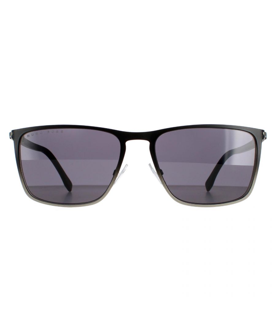 Hugo Boss Rechthoek mannen zwart Ruthenium en Dark Grijs Grijs Boss 1004/s zonnebrillen hebben een plat metalen frame voor en slanke plastic tempels met het Hugo Boss -logo.