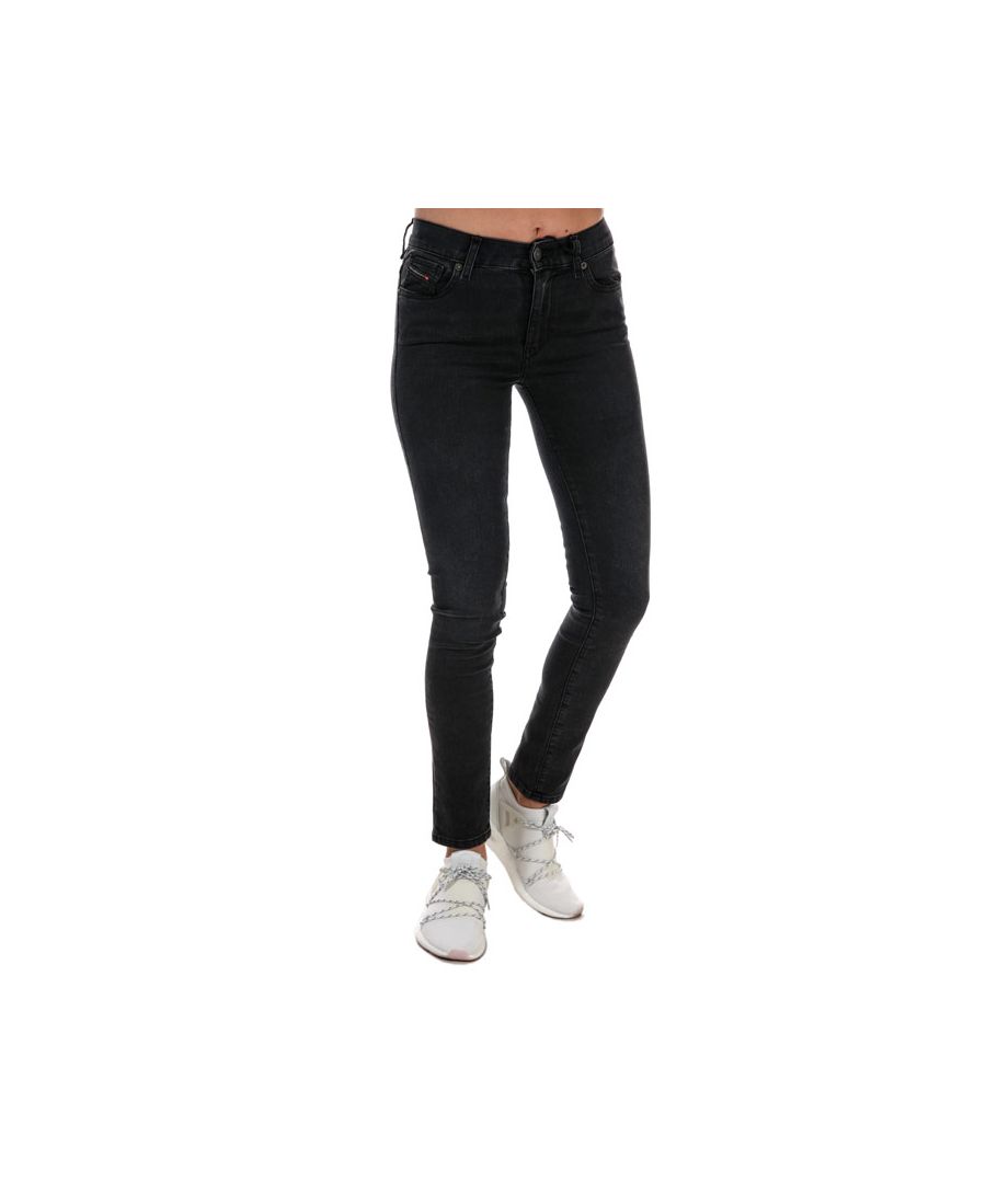 Diesel D-Roisin superskinny jeans voor dames, zwart.<br /><br />- Model met 5 zakken. <br />- Super-skinny pijpen.<br />- Rits- en knoopsluiting.<br />- Diesel-logo op de taille.<br />- High rise.<br />- Normale taille.<br />- 55% katoen, 42% polyester, 3% elastaan.<br />- Ref: 00STRN069FW02