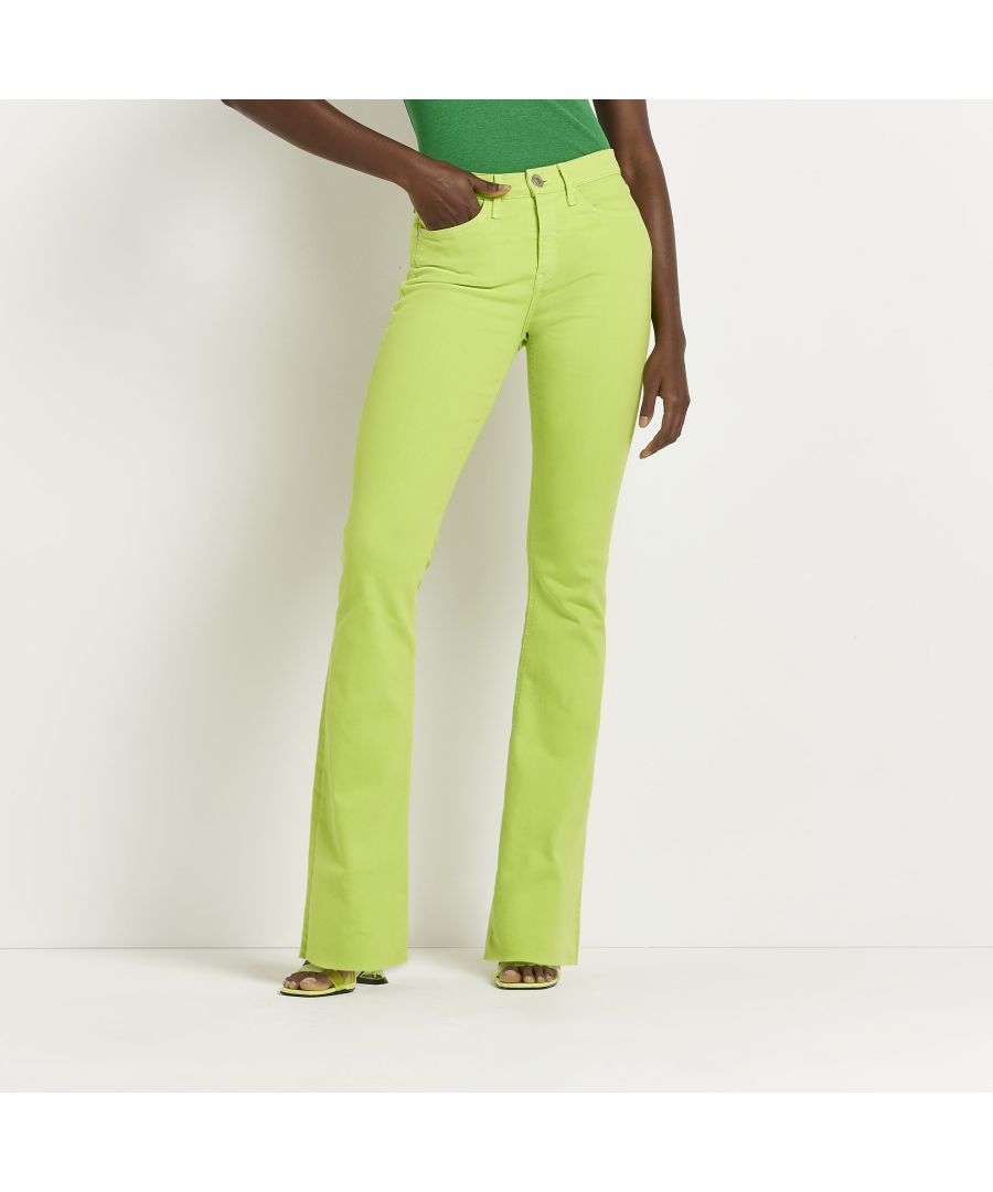 > Brand: River Island> Department: Women> Material Composition: 91% Cotton 7% Polyester 2% Elastane> Material: Cotton> Type: Jeans> Style: Flared> Size Type: Regular> Fit: Slim> Pattern: No Pattern> Occasion: Casual> Season: SS22> Rise: Mid (8.5-10.5 in)> Closure: Button> Features: Stretch> Distressed: No