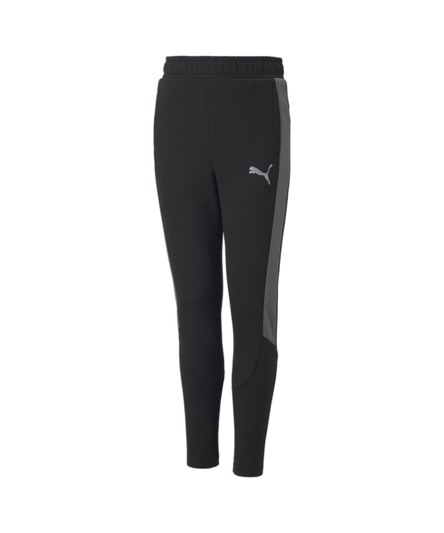 PRODUCT STORY Balancing function with fashion, these Evostripe Pants are a must-have wardrobe addition. The Evostripe cut lines provide greater freedom of movement, and moisture-wicking dryCELL technology helps keep you feeling as fresh as your style. FEATURES & BENEFITS : dryCELL: Performance technology designed to wick moisture from the body and keep you free of sweat during exercise Recycled Content: Made with at least 20% recycled material as a step toward a better future Midori: Made with the bio-based finishing treatment miDori® bioWick Cotton: Cotton in PUMA products comes from farms with a focus on sustainable farming such as water efficiency and soil health protection. Learn more: https://about.puma.com/forever-better DETAILS : Slim fit Evostripe cut line with articulation for freedom of movement Elasticated waistband with inner drawcord for an adjustable fit Two side pockets with zip closure Heat transfer reflective PUMA Cat Logo on left leg