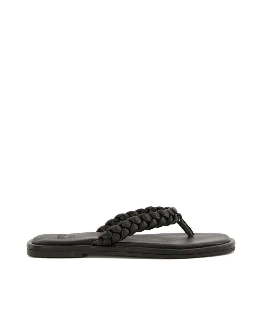 Loxx is a luxurious take on everyday toe-post designs. Designed in-house, the straps to our flat sandals are whimsically braided to elevate the aesthetic