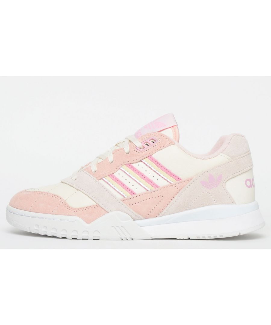 <p>These women’s trainers take design cues from the original AR trainer, a 1988 tennis trainer designed to perform on all surfaces.</p> <p class=