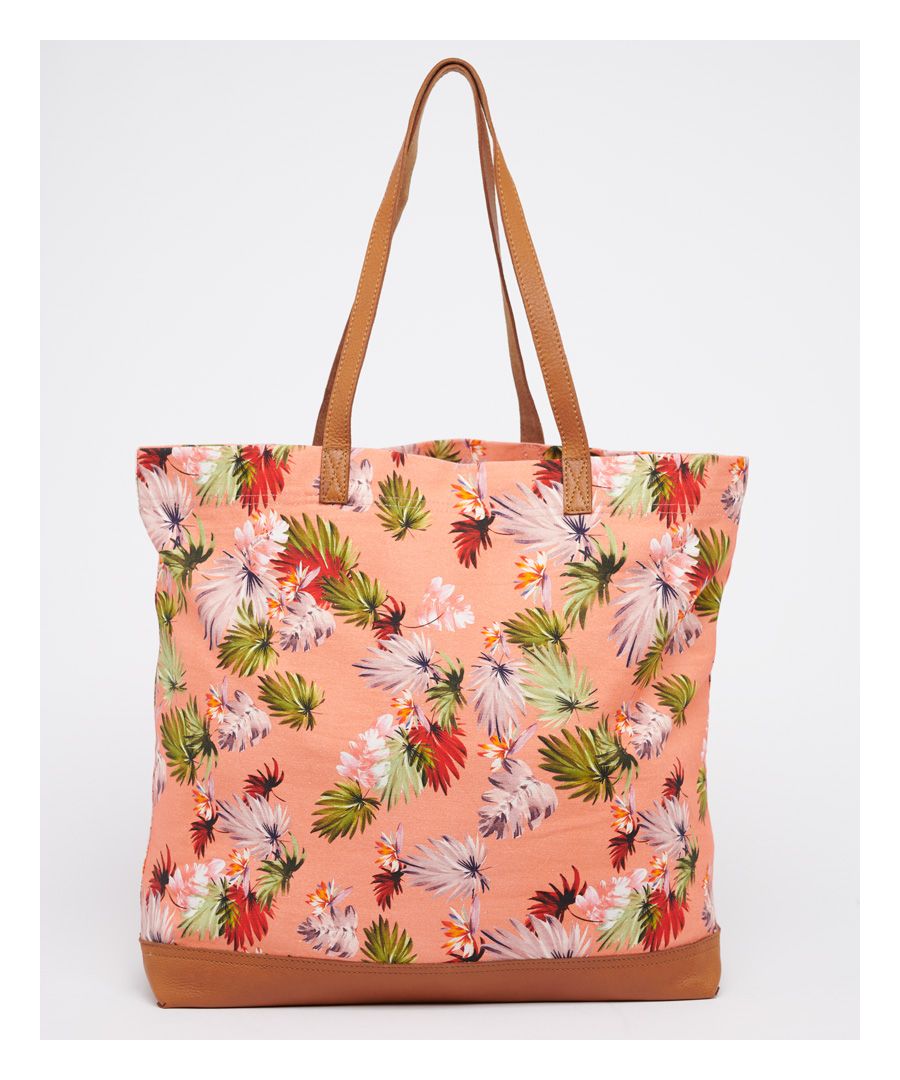 Looking for the perfect tote to take to the beach? Or maybe you just want a large bag to help with the shopping? The Large Printed Tote Bag is ideal for any occasion.Large compartmentTwo inner pocketsLeather strapsAll over print