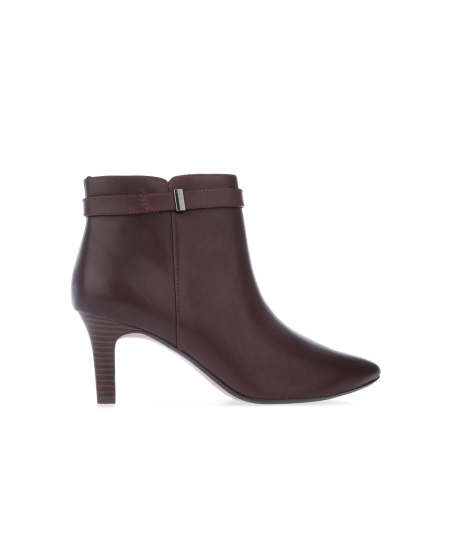 Womens Clarks Illeana Calla Leather Ankle Boots in burgundy. – Leather upper. – Zip fastening. – Decorative buckle straps detailing. – OrthoLite® footbed. – Cushion soft technology. – Durable outsole. – Leather upper – Leather lining – Synthetic sole. – Ref: 26153028