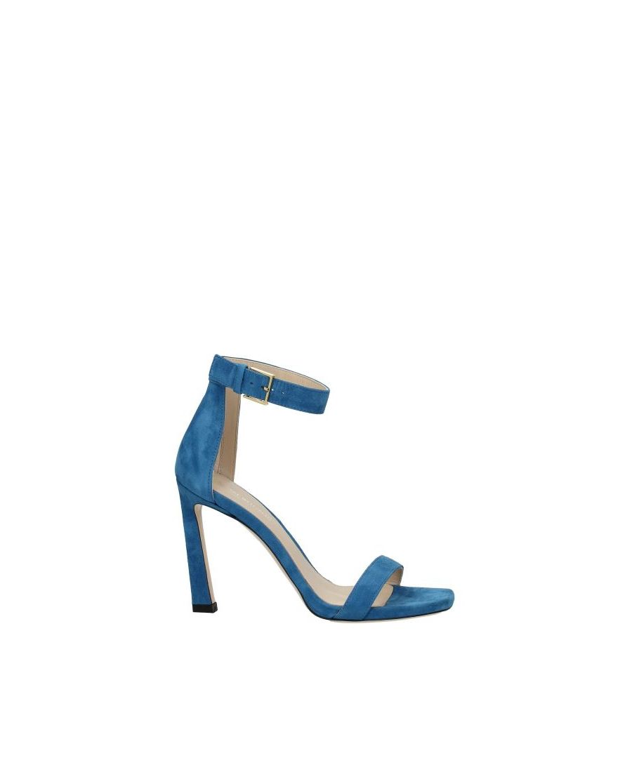 The Product with code 100SQUARENUDISTXL23305 suede is a women's sandals in blue designed by Stuart Weitzman. The product is made by the following materials: suede. Heel height type: high heel. Heel Height: 10.5 cm. Bottomed Shoes is leather. Buckle closure. Open toe. The product was made in Spain.