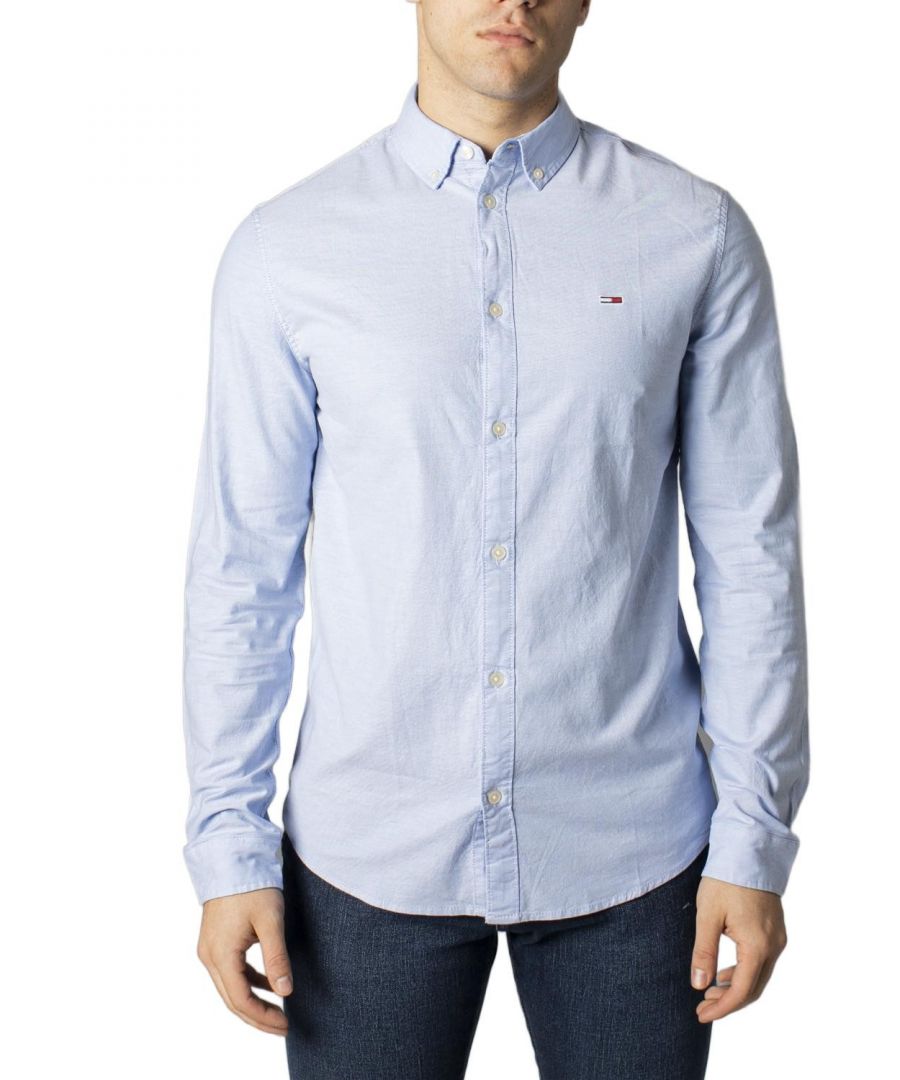 Brand: Tommy Hilfiger Jeans Gender: Men Type: Shirts Season: Fall/Winter  PRODUCT DETAIL • Color: light blue • Pattern: plain • Fastening: buttons • Sleeves: long • Collar: classic  COMPOSITION AND MATERIAL • Composition: -98% Organic Cotton -2% elastane  •  Washing: machine wash at 30°