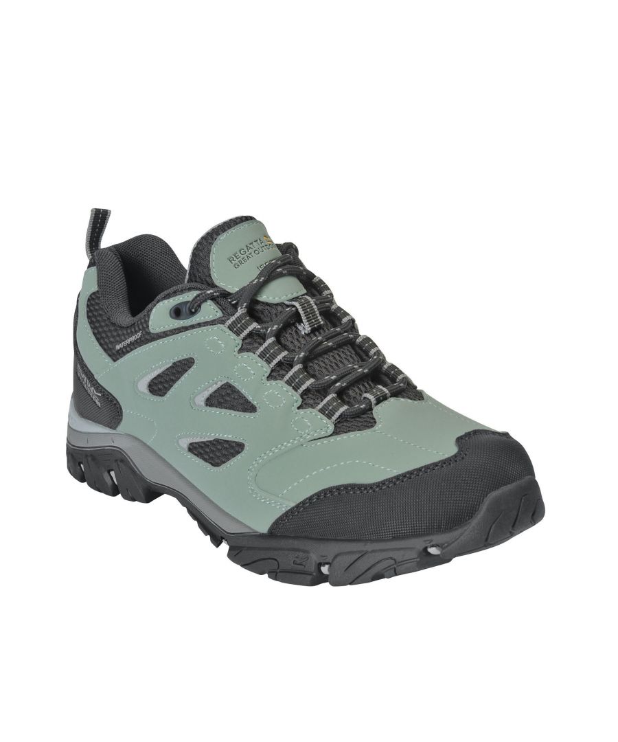 Wandelschoenen voor vrouwen gemaakt van Isotex waterdicht materiaal. Naad gesloten met interne membraan bootee liner. Hydropel waterbestendige technologie. Diepgewatteerde neopreen kraag en mesh tong. Rubberen teen- en hielbumpers. Nieuwe en verbeterde pasvorm met precieze hielgreep en royale teenruimte. Dubbel oogje voor stevige hielgreep. EVA-comfort-voetbed. Stabiliserende schachttechnologie. Interne EVA-zak voor comfort onder de voeten en minder gewicht. Nieuwe rubberen buitenzool met zelfreinigende en schuine nokken voor voortstuwing, breuk en zelfreinigende eigenschappen. 10% Polyester, 90% Polyurathane.