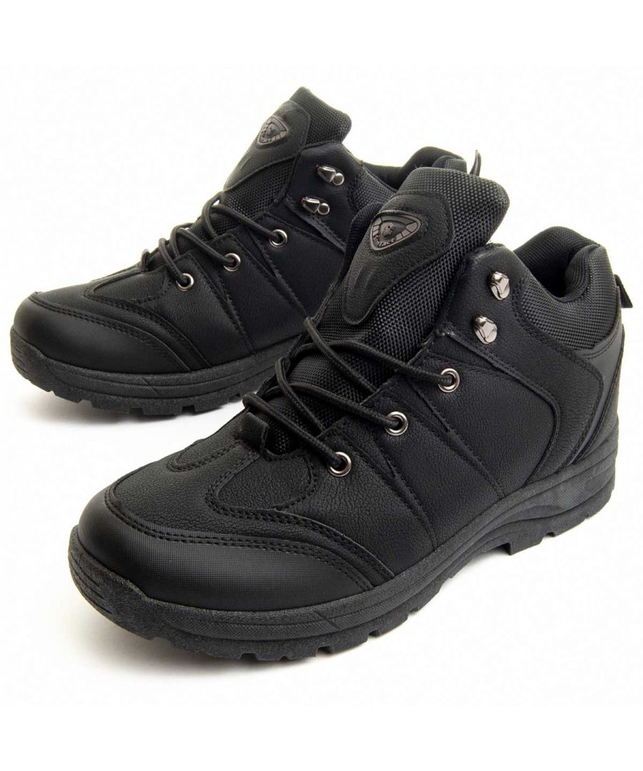 Trekking sportsman for men. Flexible material and comfortable style. Removable padding. Doubly reinforced. High adhesion sole suitable for any type of land. It is a capsule collection for the brand.