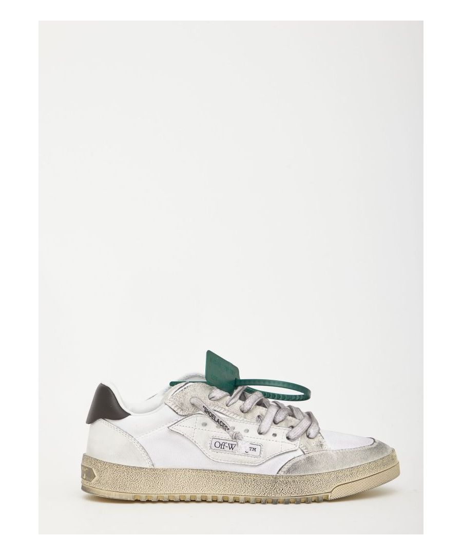 5.0 sneakers in white material mix with vintage effect and black heel. They feature lace-up closure, Off-White logo on the side and on tongue, dark green tag and rubber sole.