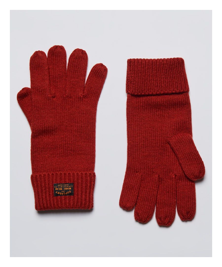 De Radar-handschoenen zijn ontworpen om je handen warm te houden wanneer de temperatuur daalt. Ze zijn gebreid van een zacht, wolrijk garen met het oog op je comfort.Weefsel met een hoog wolgehalteOmgeslagen manchetKenmerkende logopatchesOngevoerd