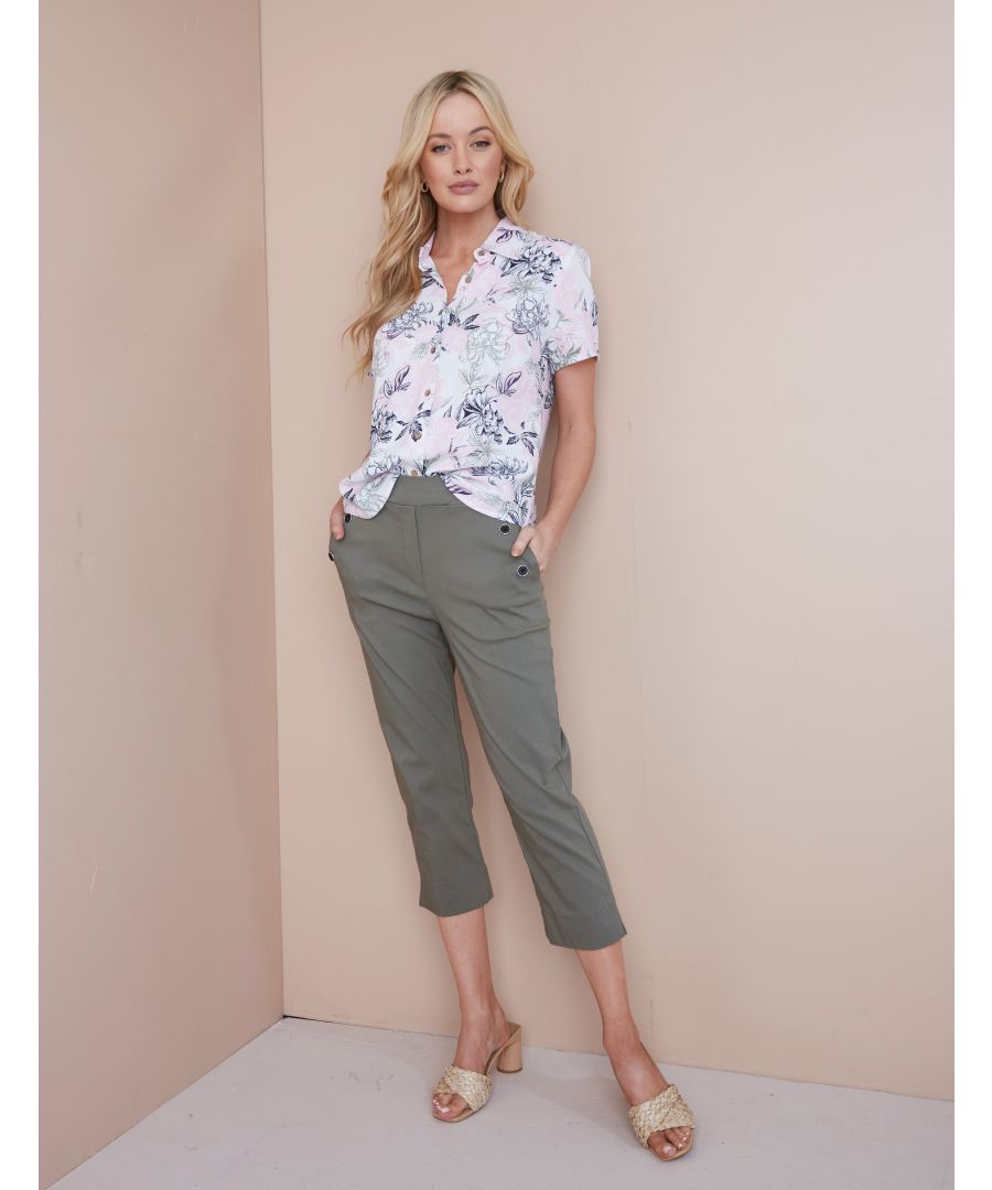 These pants are cropped just below the knee, with a straight hem. This pant comes in light grey with only minimal print detail. Fabric-wise, it’ll help you to stay cool and comfortable all day long thanks to its half calf length. -- This simple print elevates the look of this basic trouser. It's cut to sit just below the knee and falls in straight hemline. Ideal for layering, these pants feature a cropped length with a regular hem that is perfect for any occasion. -- These grey pants are designed to sit high on the waist with a straight hemline. This light grey pair of trousers features no pattern or detail, but does feature three-quarter length legs for maximum comfort and ease of movement. -- This grey pant comes in basic design. It sits straight from the hem and falls to calf length. These grey pants feature a regular hemline, a plain print, 3/4 length, perfect for every day use. -- This basic pant features no print or detailing. It sits straight across the calf and finishes with its traditional straight hemline. Rendered in a light grey colourway, these pants have a regular hemlines with crop bottoms. -- Basic in design, this pant features straight hem detailing and cropped length. Grey with a regular hemline, this style has a subtle pattern on the front.Material:  72% VISCOSE, 24% NYLON 4% ELASTANE