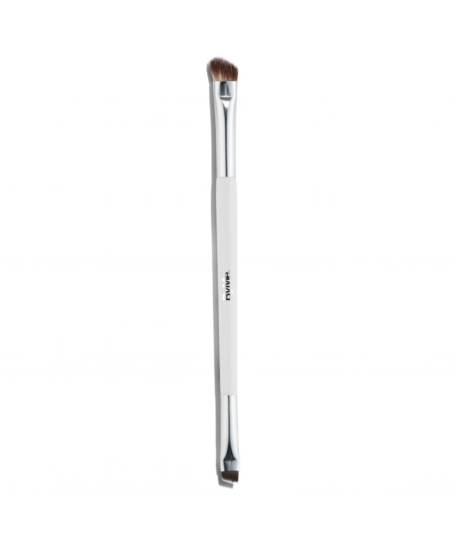 The thin end can be used to line eyes and eyebrows precisely, the angled end applies and blends any eyeshadow texture perfectly. Cruelty-free, vegan, double-ended brush. Patented dermatologically tested conical filaments of synthetic-fibre hair deliver perfect blending while ensuring long-lasting elasticity, puff-like softness and brush durability thanks to its ‘shape-memory’ technology. Wash occasionally with mild soap or a specific cleanser and lukewarm water, then leave to dry horizontally.
