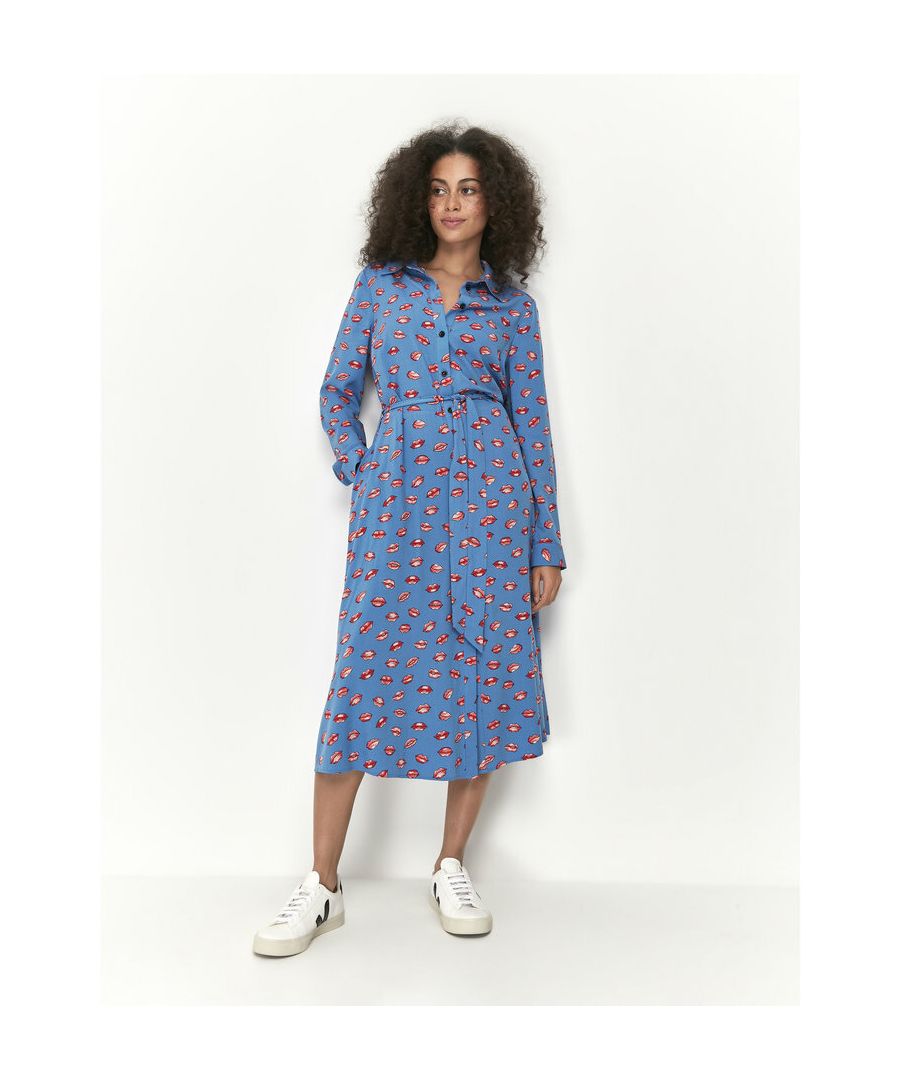 This new midi dress from Khost Clothing comes in a blue shade with a pretty lips print. Featuring long sleeves, this shirt also comes with a collar, button fastening and a belt waist tie. Pair with heeled boots for an on-trend day to night look. Contains ECOVERO.
